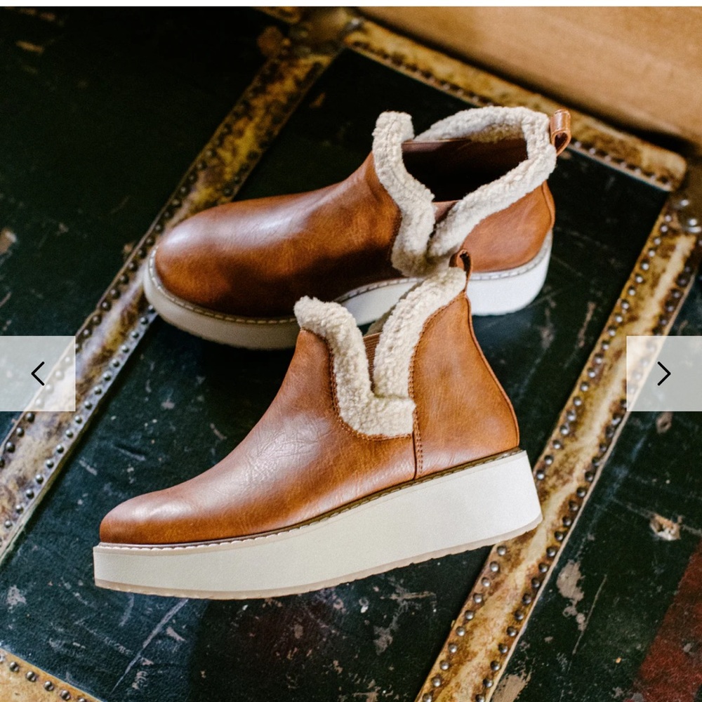 Women's Tan Ankle Boots with Cream Lining with platform